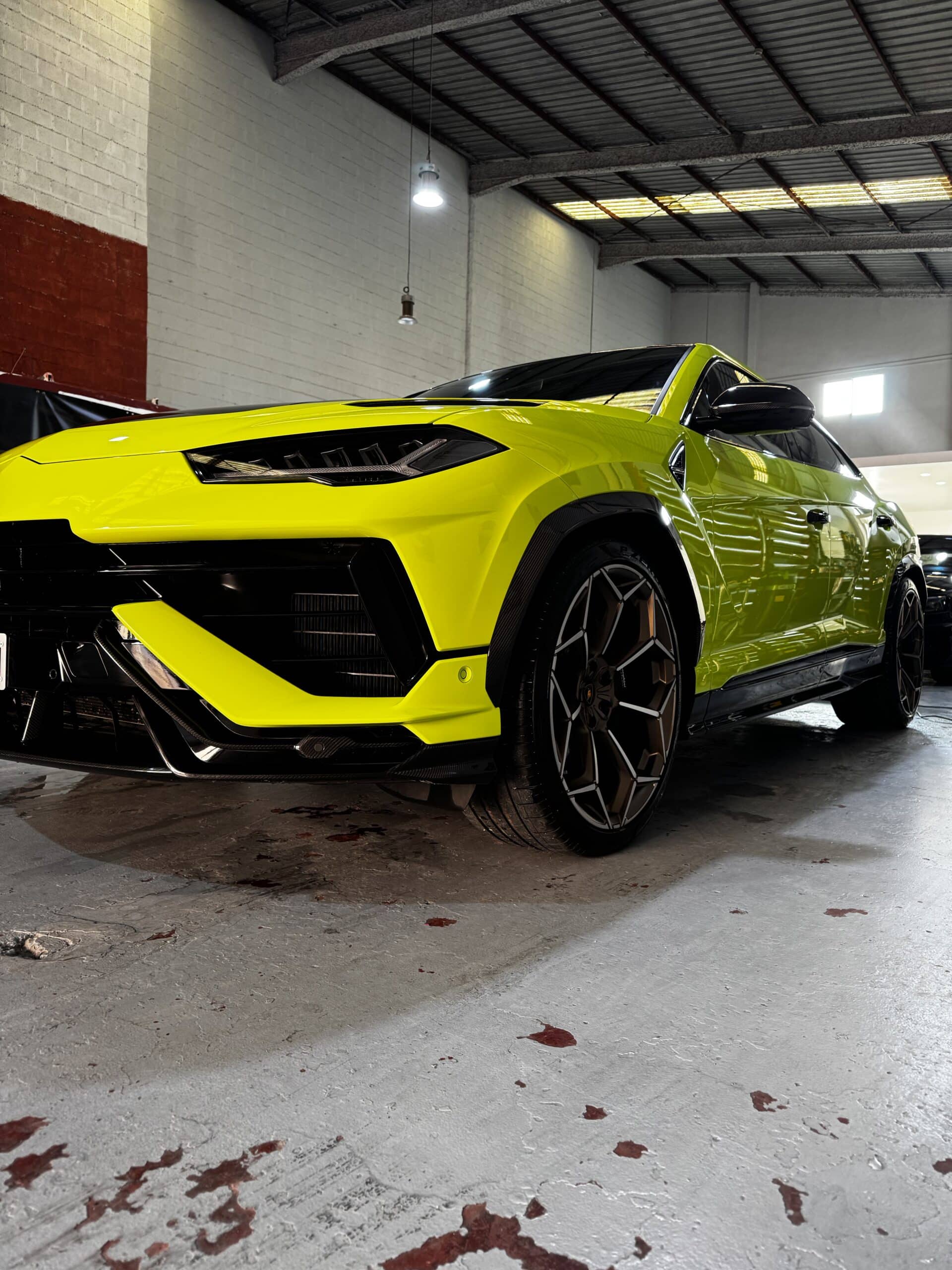 Coche con cera aplicada