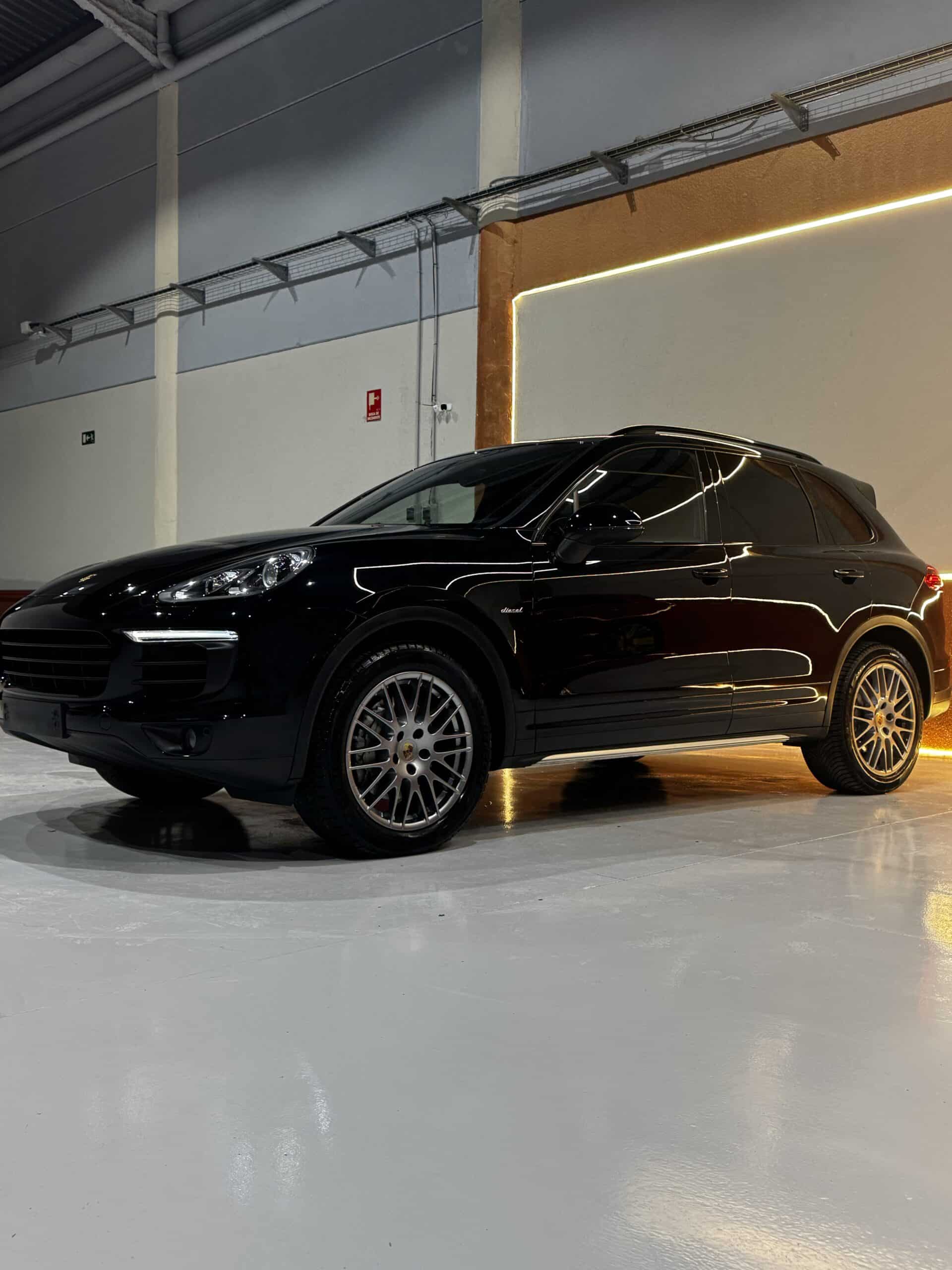 Coche con cera aplicada