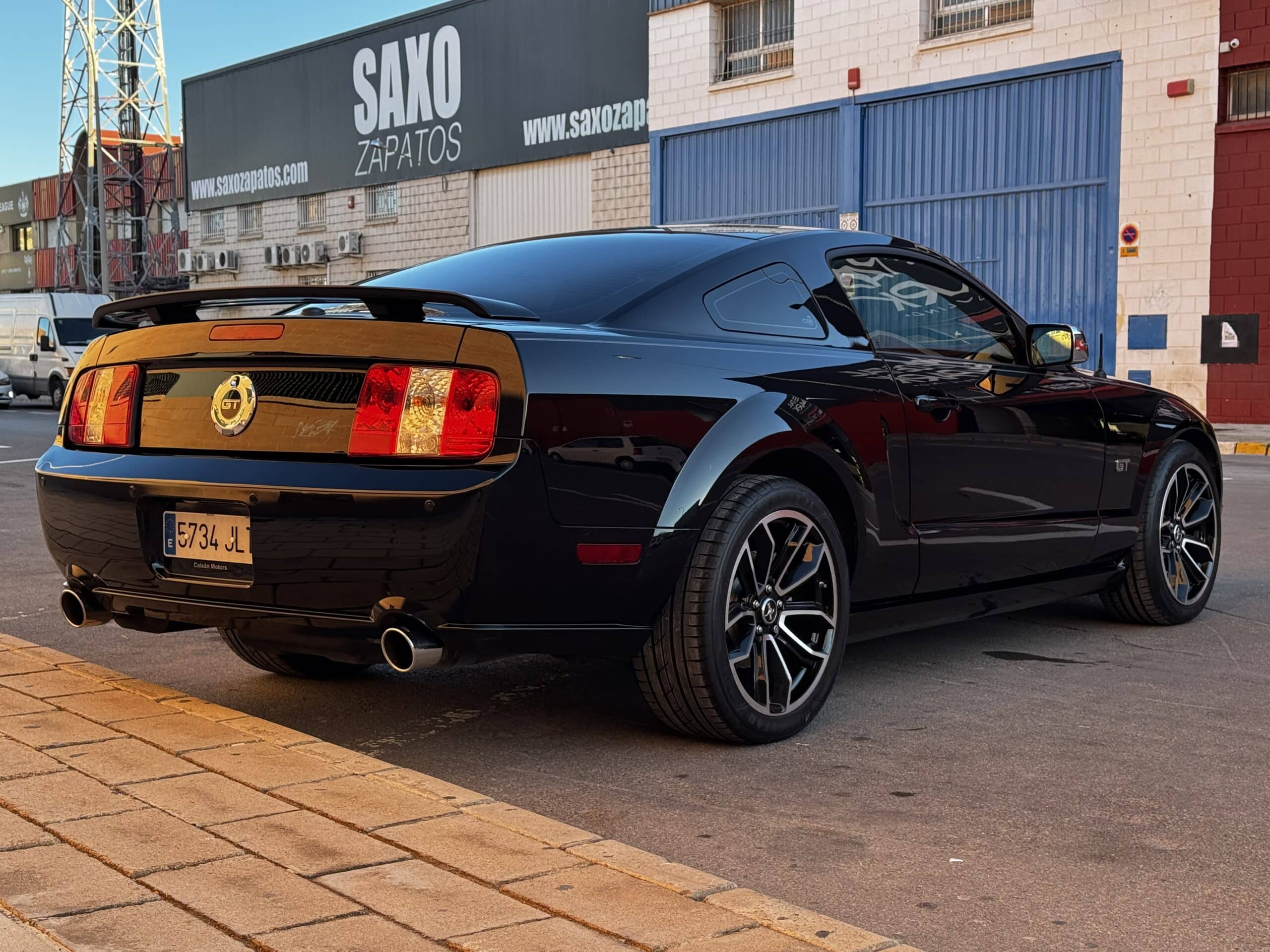 Coche con cera aplicada